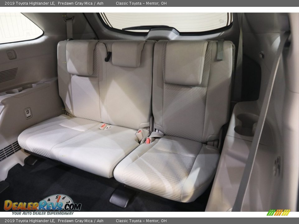 2019 Toyota Highlander LE Predawn Gray Mica / Ash Photo #19