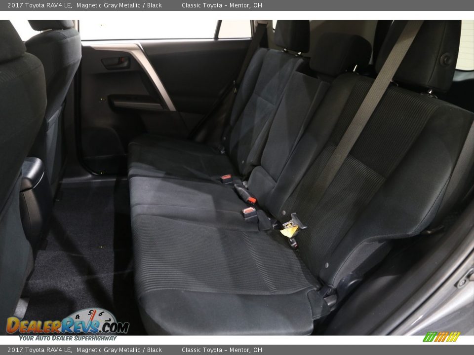 2017 Toyota RAV4 LE Magnetic Gray Metallic / Black Photo #16
