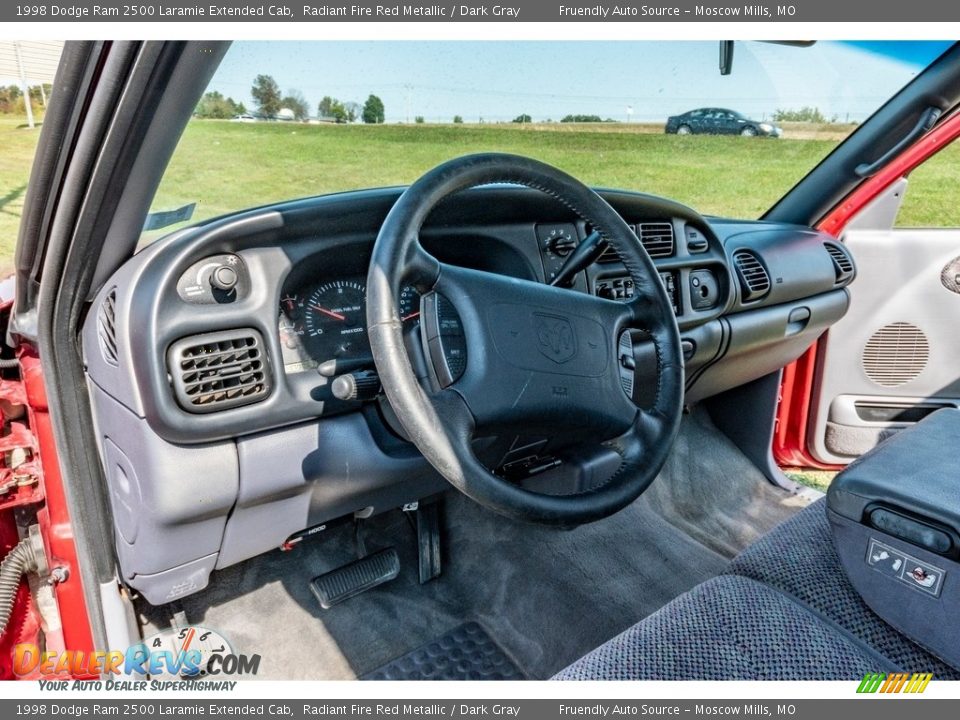 1998 Dodge Ram 2500 Laramie Extended Cab Radiant Fire Red Metallic / Dark Gray Photo #20