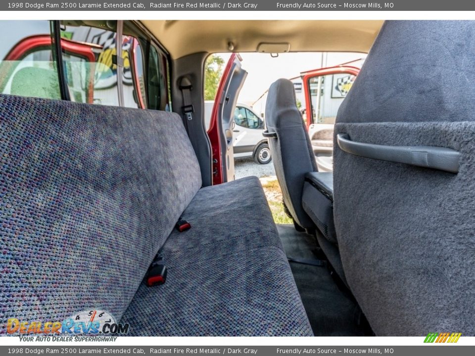 1998 Dodge Ram 2500 Laramie Extended Cab Radiant Fire Red Metallic / Dark Gray Photo #25