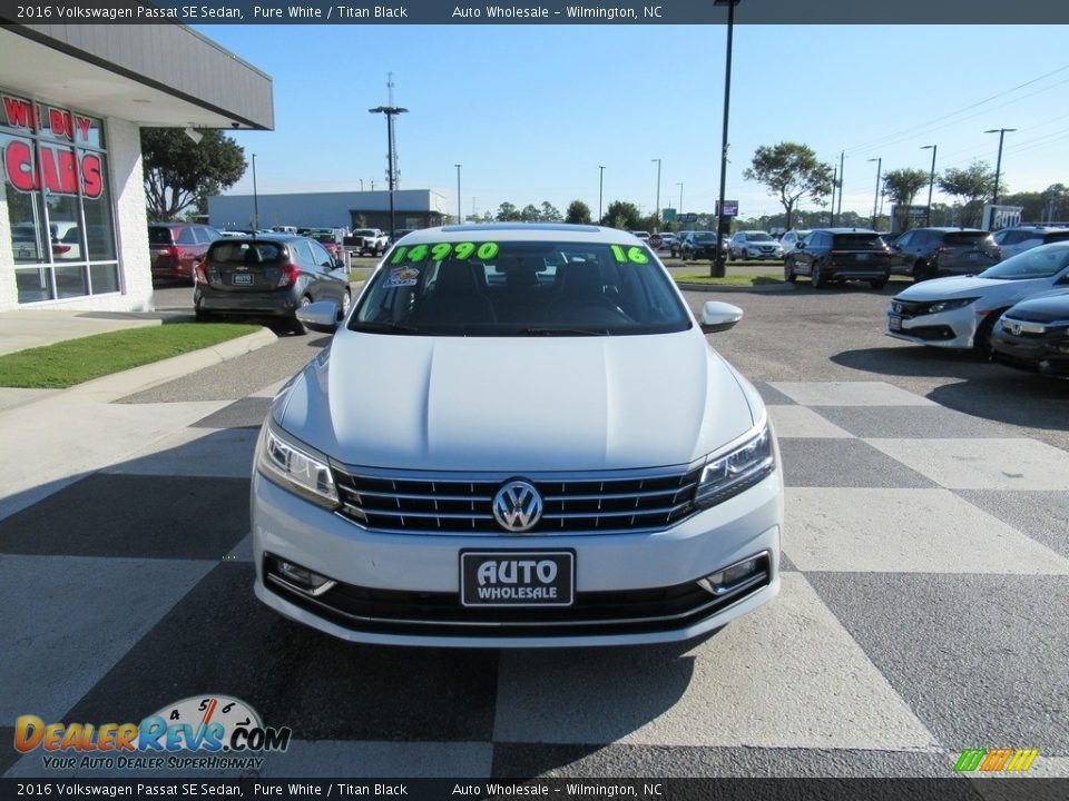 2016 Volkswagen Passat SE Sedan Pure White / Titan Black Photo #2