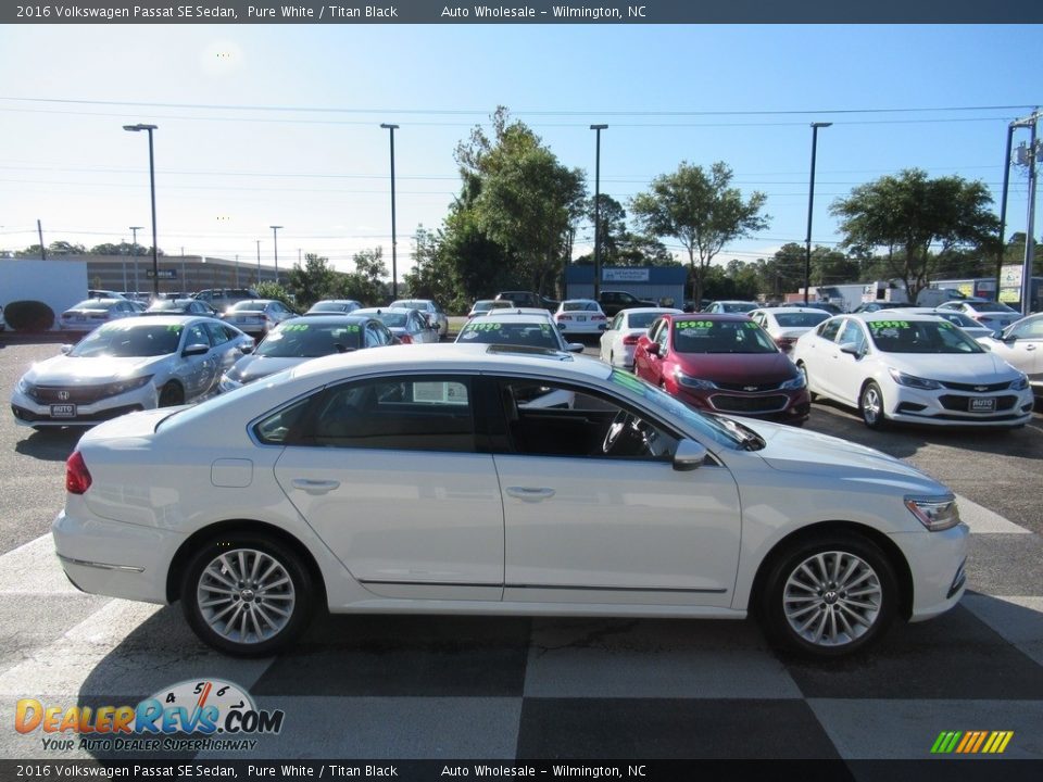 2016 Volkswagen Passat SE Sedan Pure White / Titan Black Photo #3