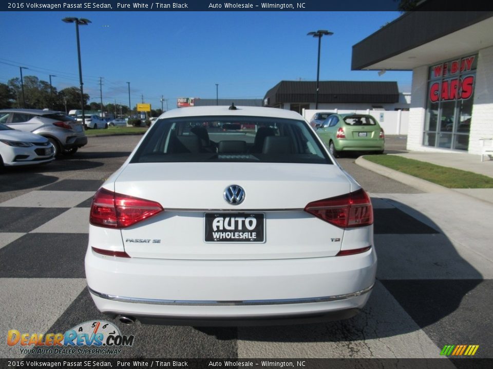 2016 Volkswagen Passat SE Sedan Pure White / Titan Black Photo #4