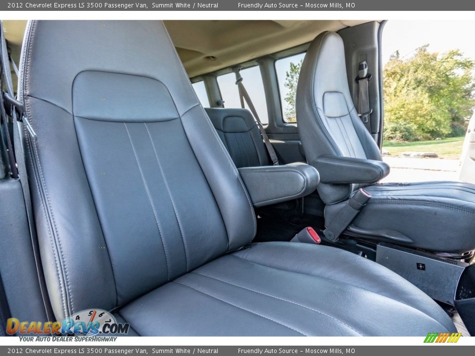 2012 Chevrolet Express LS 3500 Passenger Van Summit White / Neutral Photo #30