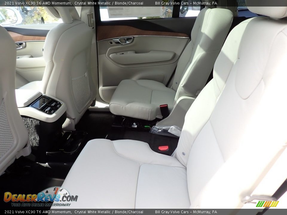 2021 Volvo XC90 T6 AWD Momentum Crystal White Metallic / Blonde/Charcoal Photo #8