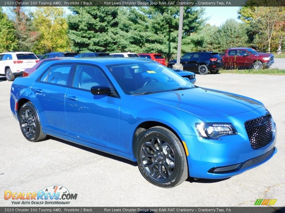 Front 3/4 View of 2020 Chrysler 300 Touring AWD Photo #3