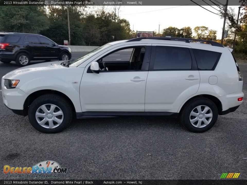 Diamond White Pearl 2013 Mitsubishi Outlander ES Photo #6