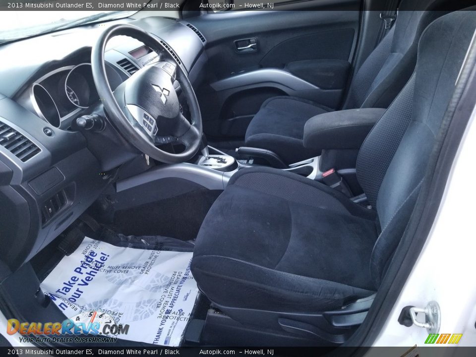 Front Seat of 2013 Mitsubishi Outlander ES Photo #7