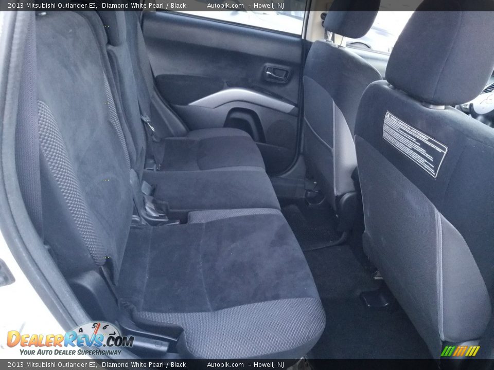 Rear Seat of 2013 Mitsubishi Outlander ES Photo #12