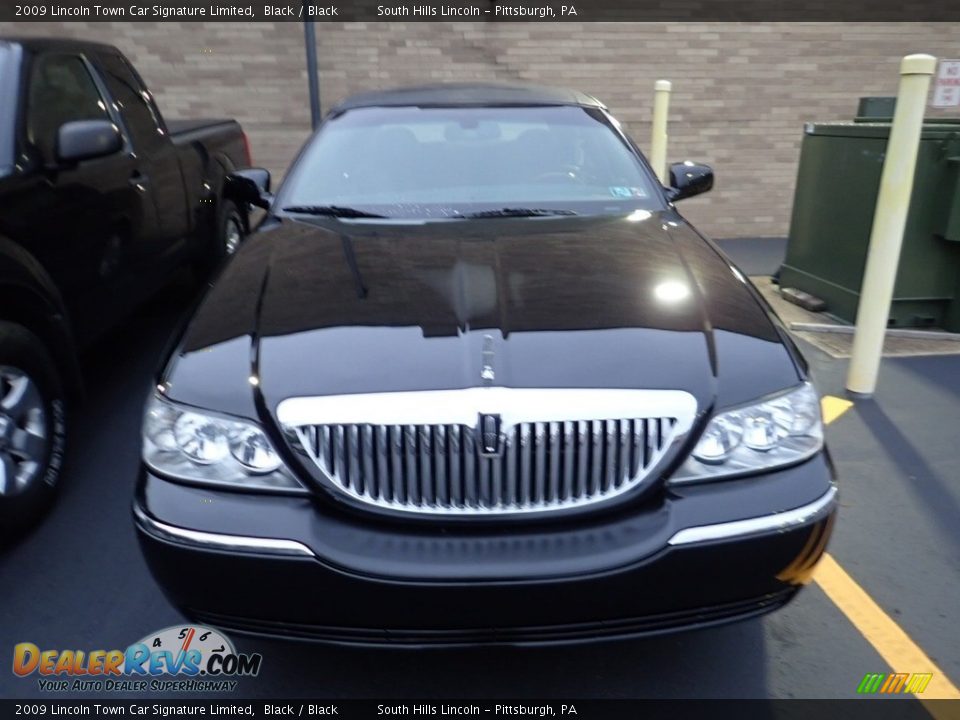 2009 Lincoln Town Car Signature Limited Black / Black Photo #3