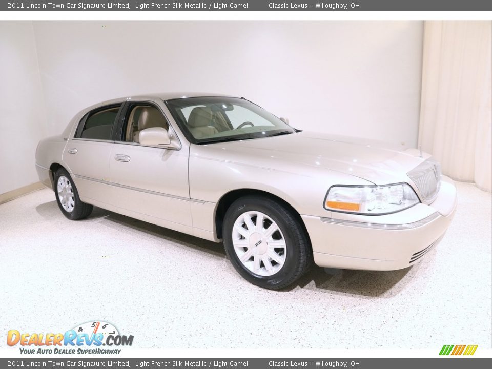 2011 Lincoln Town Car Signature Limited Light French Silk Metallic / Light Camel Photo #1