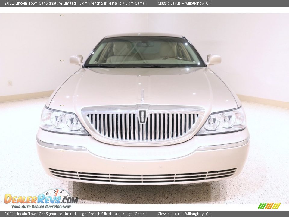 2011 Lincoln Town Car Signature Limited Light French Silk Metallic / Light Camel Photo #2