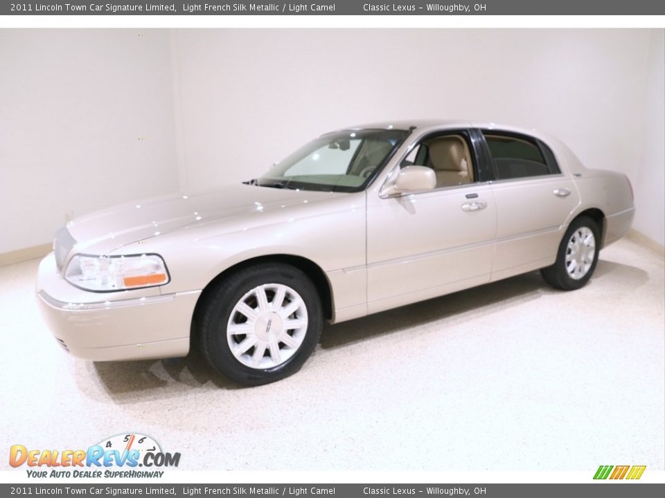 2011 Lincoln Town Car Signature Limited Light French Silk Metallic / Light Camel Photo #3