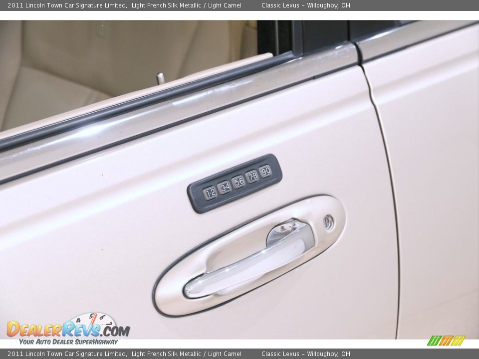 2011 Lincoln Town Car Signature Limited Light French Silk Metallic / Light Camel Photo #4