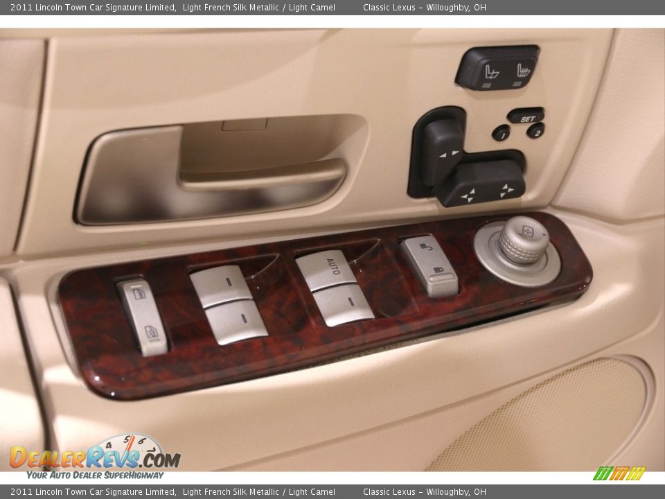 2011 Lincoln Town Car Signature Limited Light French Silk Metallic / Light Camel Photo #6
