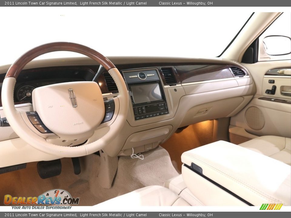 2011 Lincoln Town Car Signature Limited Light French Silk Metallic / Light Camel Photo #9