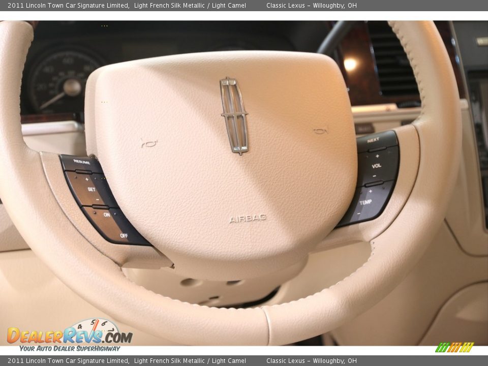 2011 Lincoln Town Car Signature Limited Light French Silk Metallic / Light Camel Photo #10