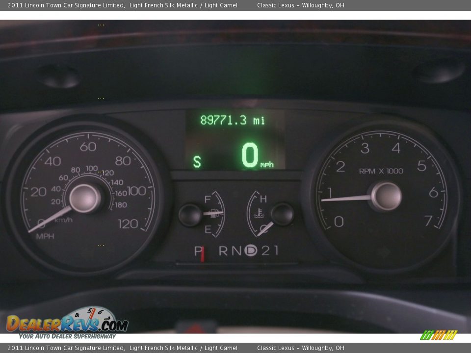 2011 Lincoln Town Car Signature Limited Light French Silk Metallic / Light Camel Photo #11