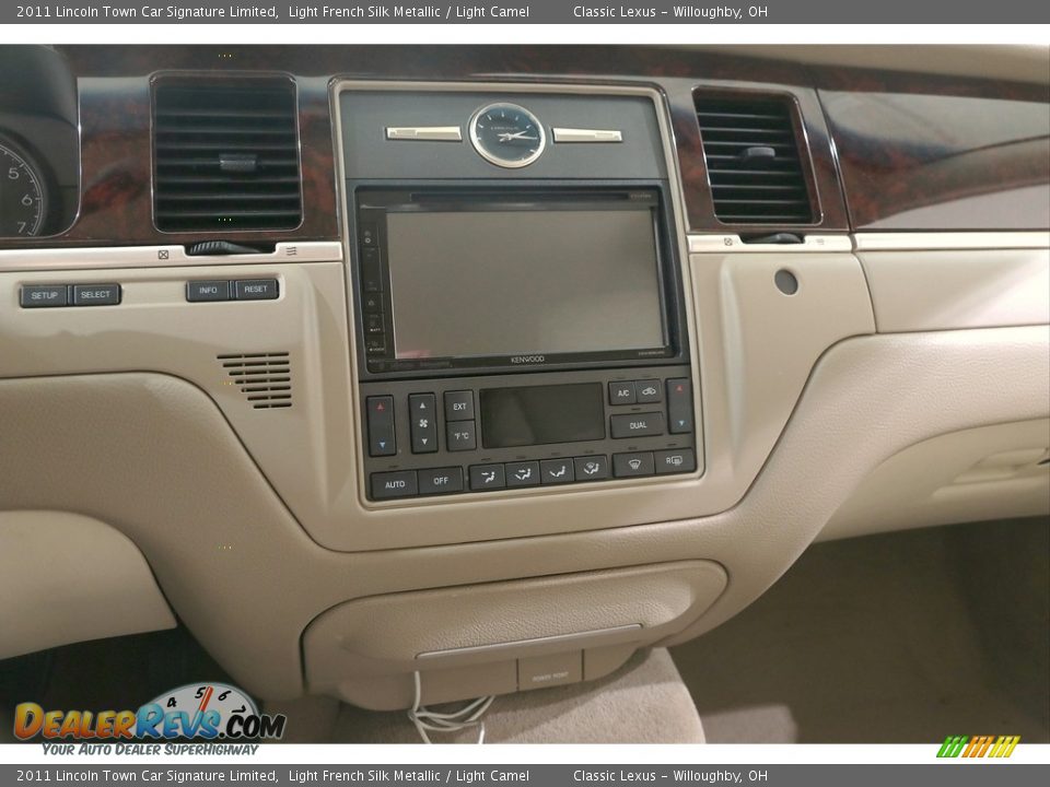 2011 Lincoln Town Car Signature Limited Light French Silk Metallic / Light Camel Photo #13