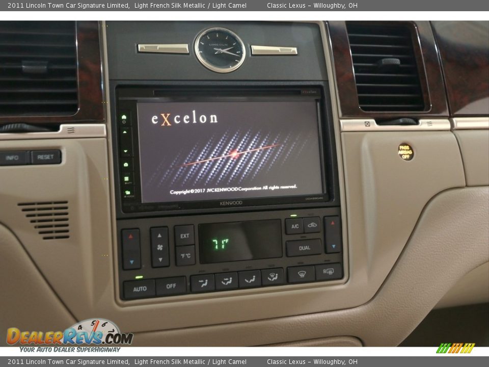 2011 Lincoln Town Car Signature Limited Light French Silk Metallic / Light Camel Photo #16