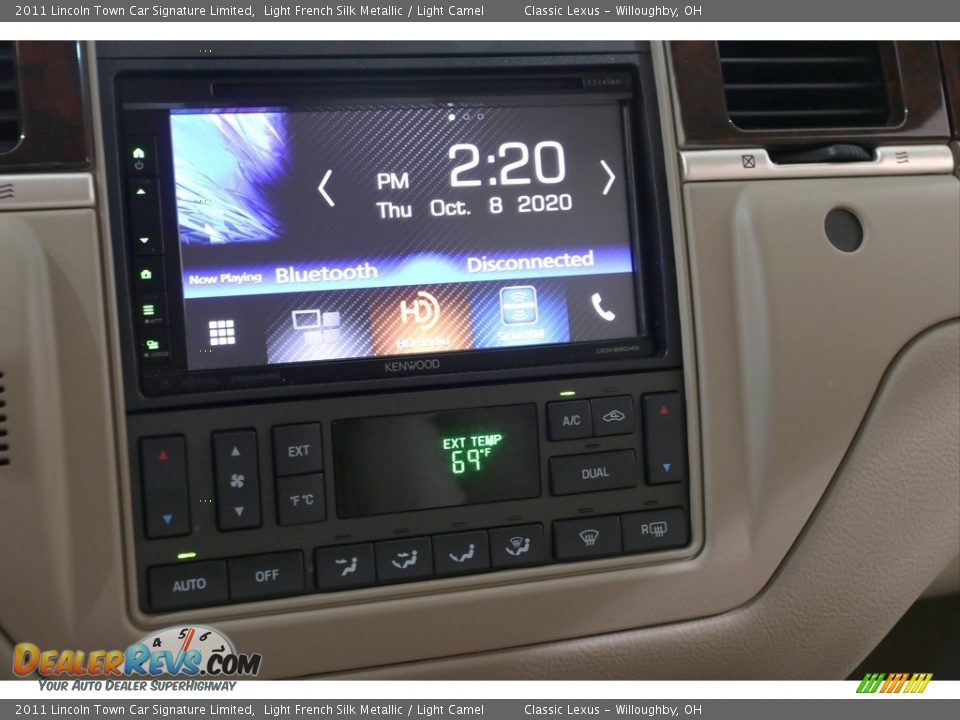 2011 Lincoln Town Car Signature Limited Light French Silk Metallic / Light Camel Photo #18