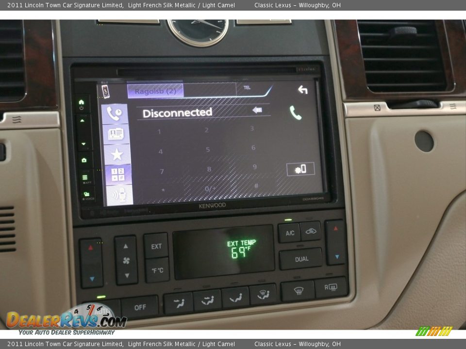 2011 Lincoln Town Car Signature Limited Light French Silk Metallic / Light Camel Photo #21