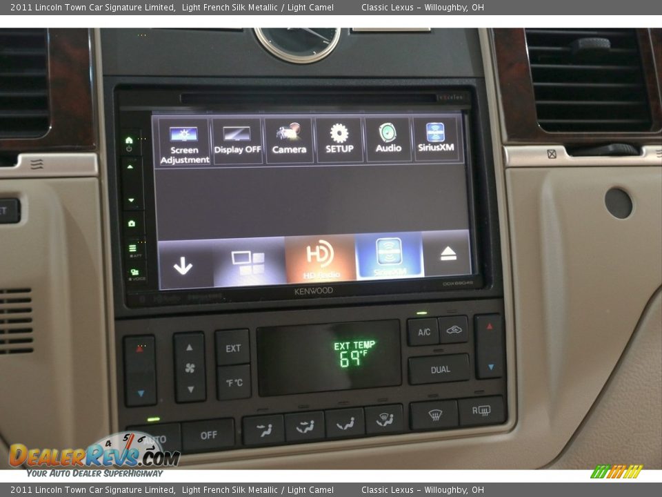 2011 Lincoln Town Car Signature Limited Light French Silk Metallic / Light Camel Photo #22