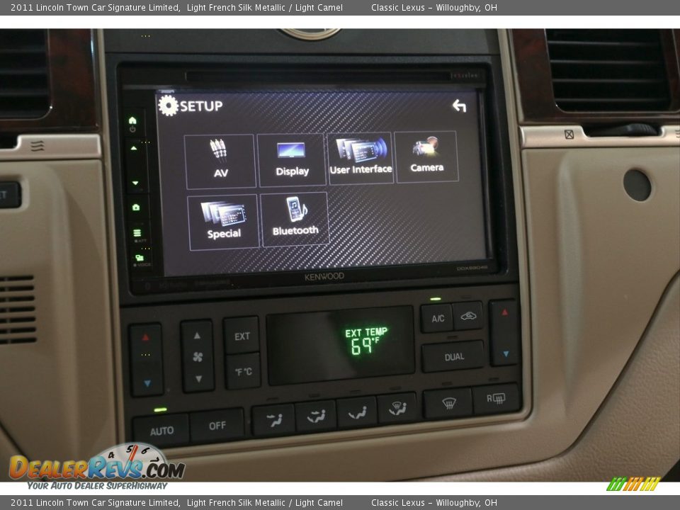 2011 Lincoln Town Car Signature Limited Light French Silk Metallic / Light Camel Photo #23