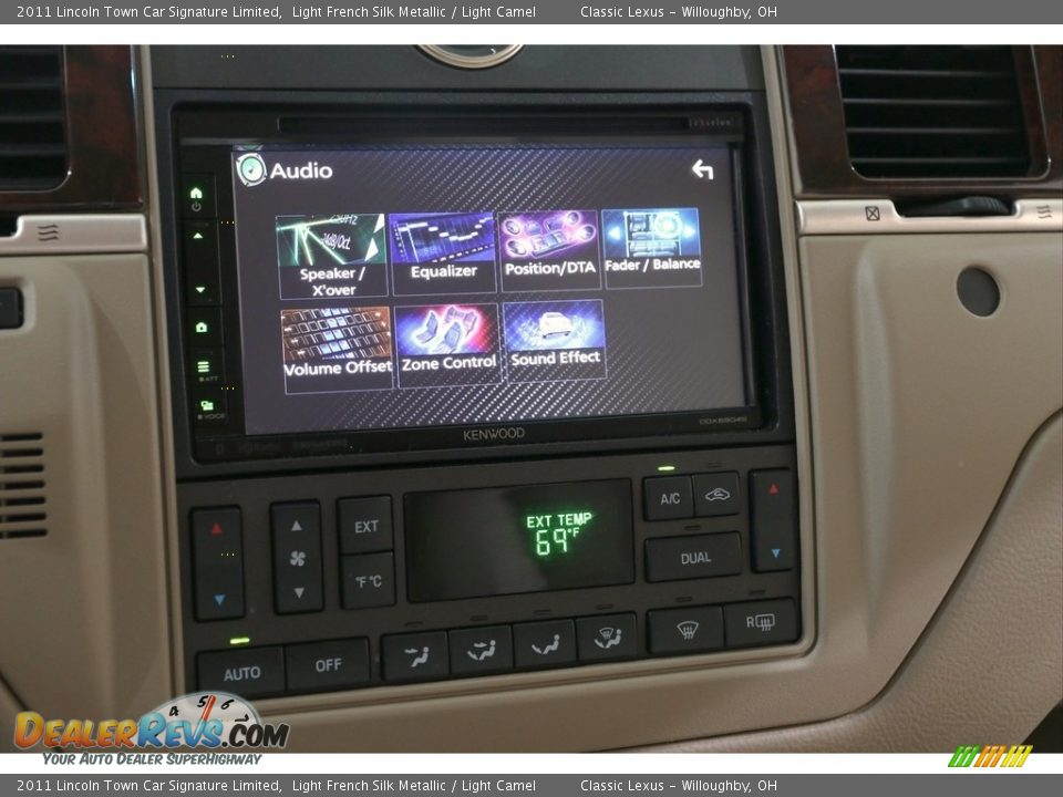 2011 Lincoln Town Car Signature Limited Light French Silk Metallic / Light Camel Photo #25