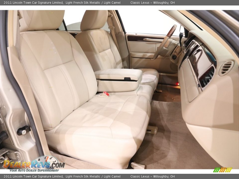 2011 Lincoln Town Car Signature Limited Light French Silk Metallic / Light Camel Photo #29