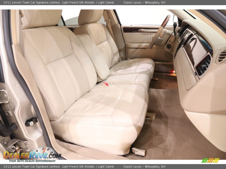 2011 Lincoln Town Car Signature Limited Light French Silk Metallic / Light Camel Photo #30