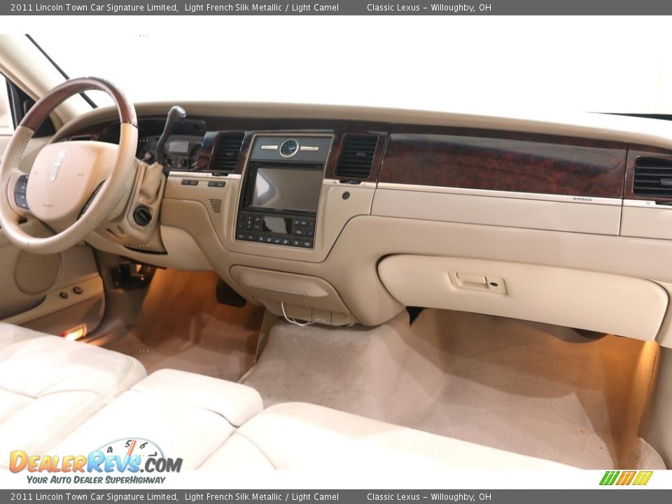 2011 Lincoln Town Car Signature Limited Light French Silk Metallic / Light Camel Photo #31