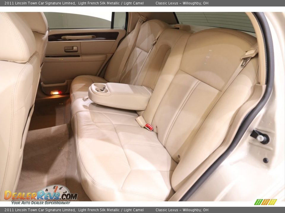 2011 Lincoln Town Car Signature Limited Light French Silk Metallic / Light Camel Photo #34