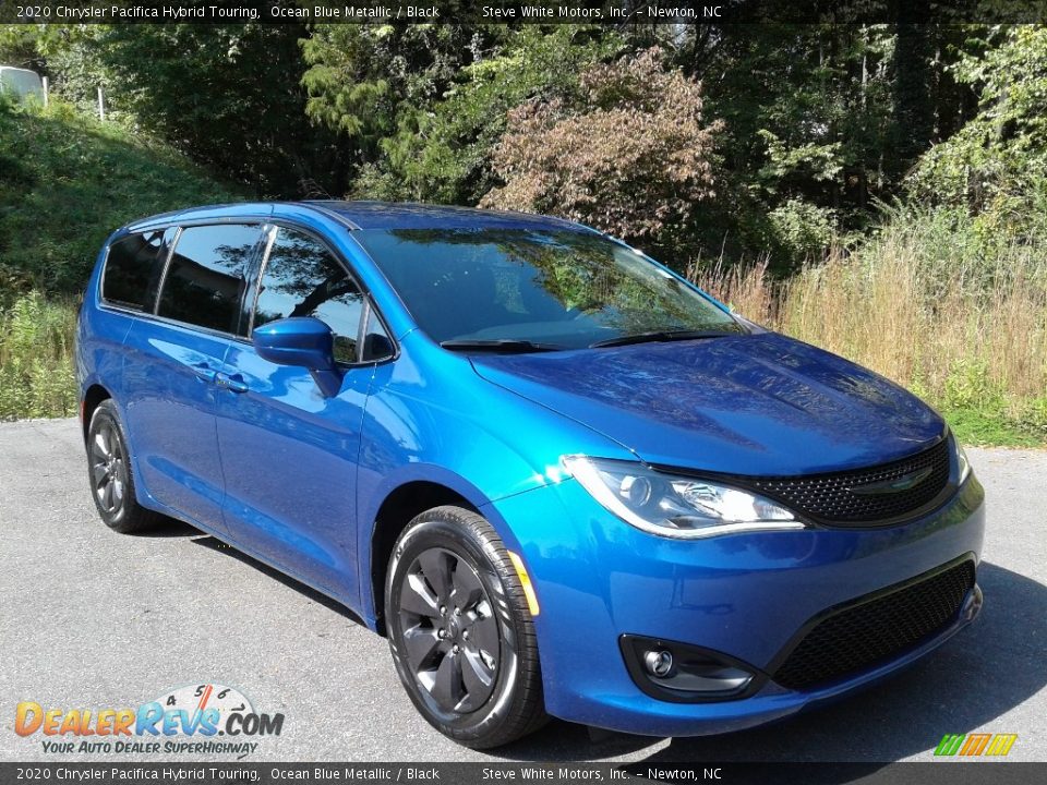 2020 Chrysler Pacifica Hybrid Touring Ocean Blue Metallic / Black Photo #4