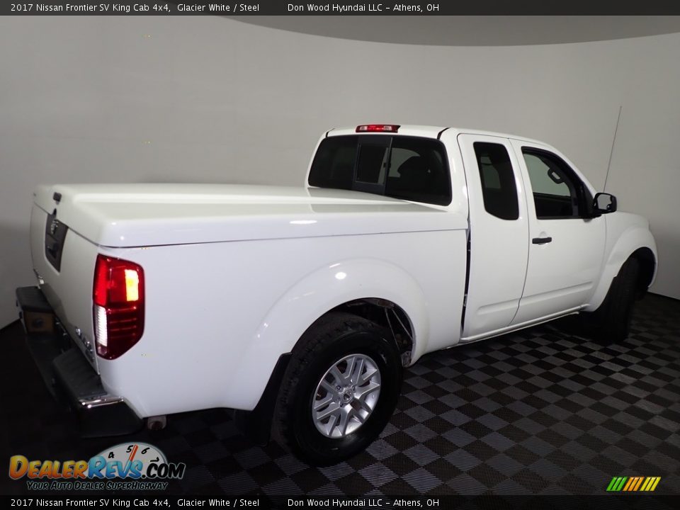 2017 Nissan Frontier SV King Cab 4x4 Glacier White / Steel Photo #12