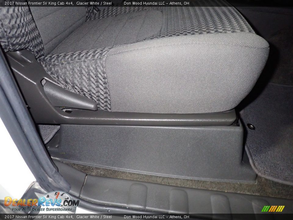 2017 Nissan Frontier SV King Cab 4x4 Glacier White / Steel Photo #19