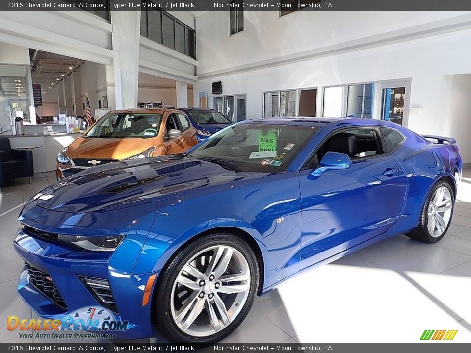 Front 3/4 View of 2016 Chevrolet Camaro SS Coupe Photo #1