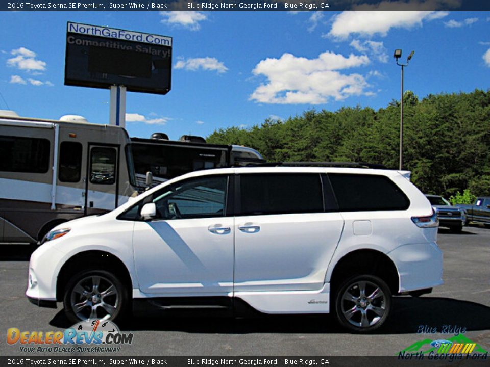 2016 Toyota Sienna SE Premium Super White / Black Photo #2