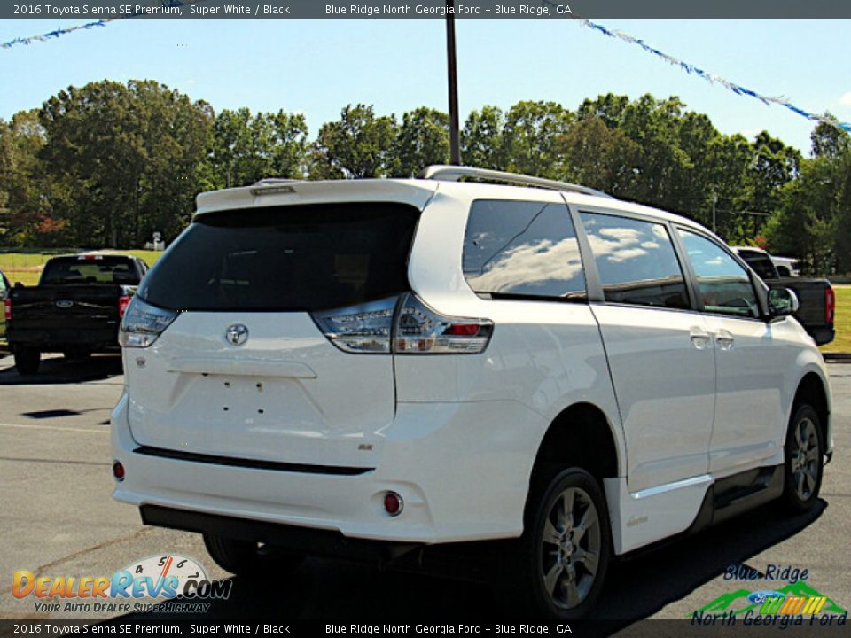 2016 Toyota Sienna SE Premium Super White / Black Photo #5