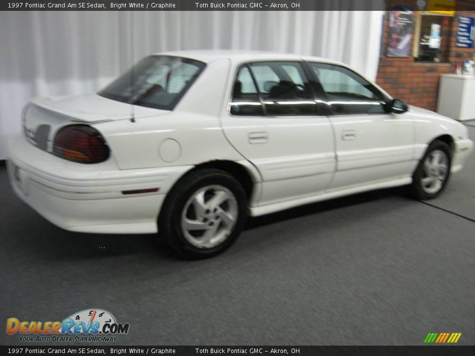 1997 Pontiac Grand Am SE Sedan Bright White / Graphite Photo #3