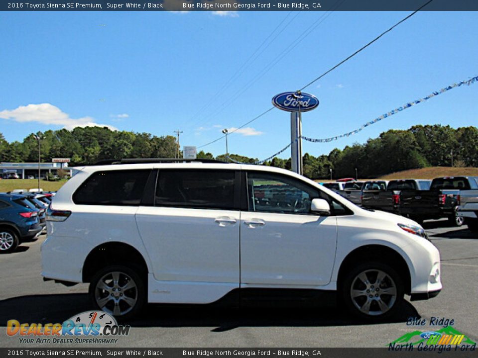 2016 Toyota Sienna SE Premium Super White / Black Photo #6