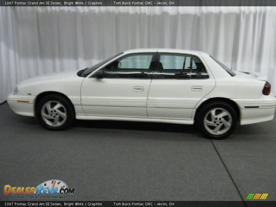 1997 Pontiac Grand Am SE Sedan Bright White / Graphite Photo #5