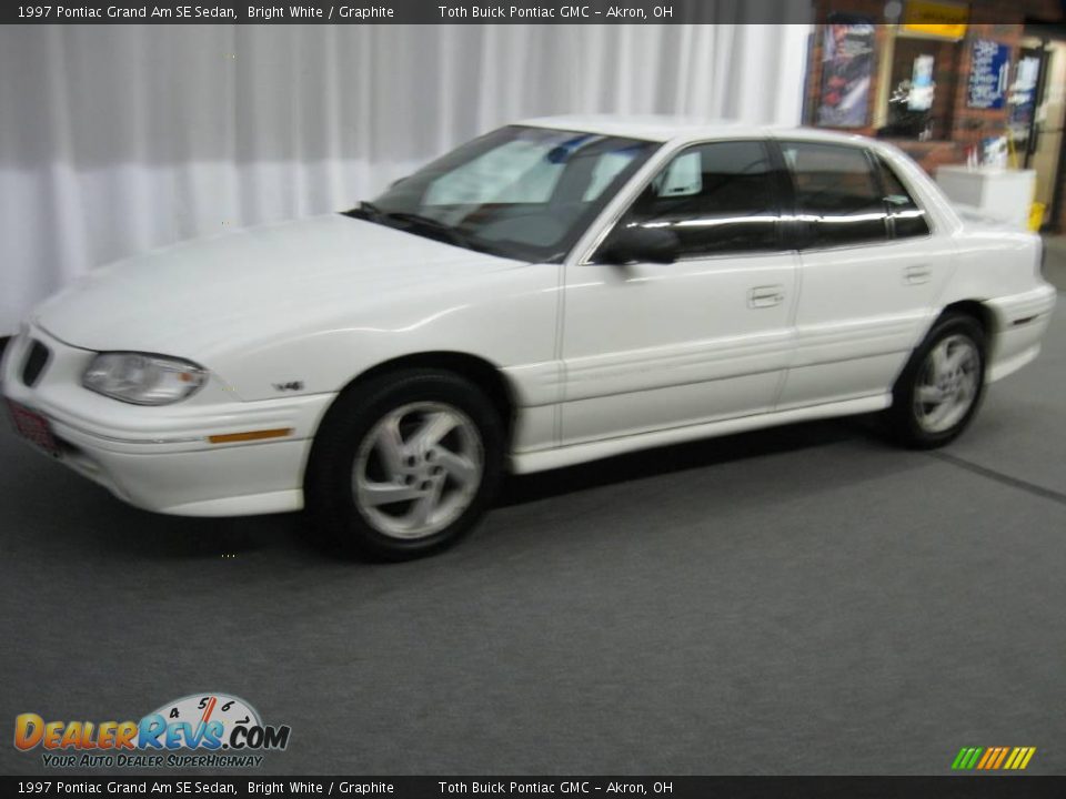 1997 Pontiac Grand Am SE Sedan Bright White / Graphite Photo #6