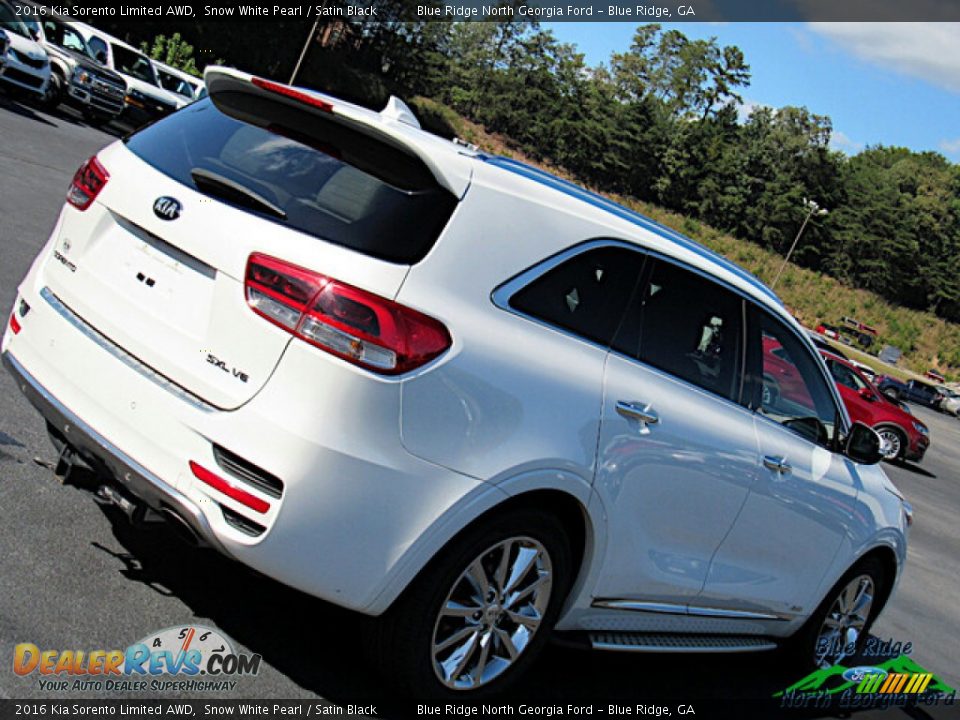 2016 Kia Sorento Limited AWD Snow White Pearl / Satin Black Photo #28