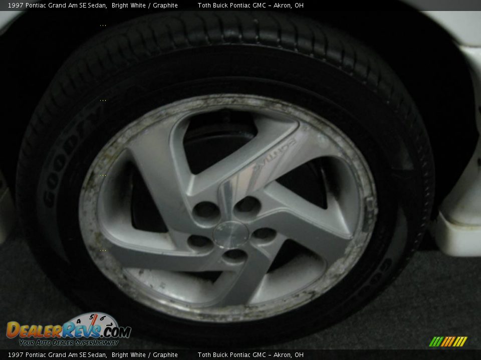 1997 Pontiac Grand Am SE Sedan Bright White / Graphite Photo #15
