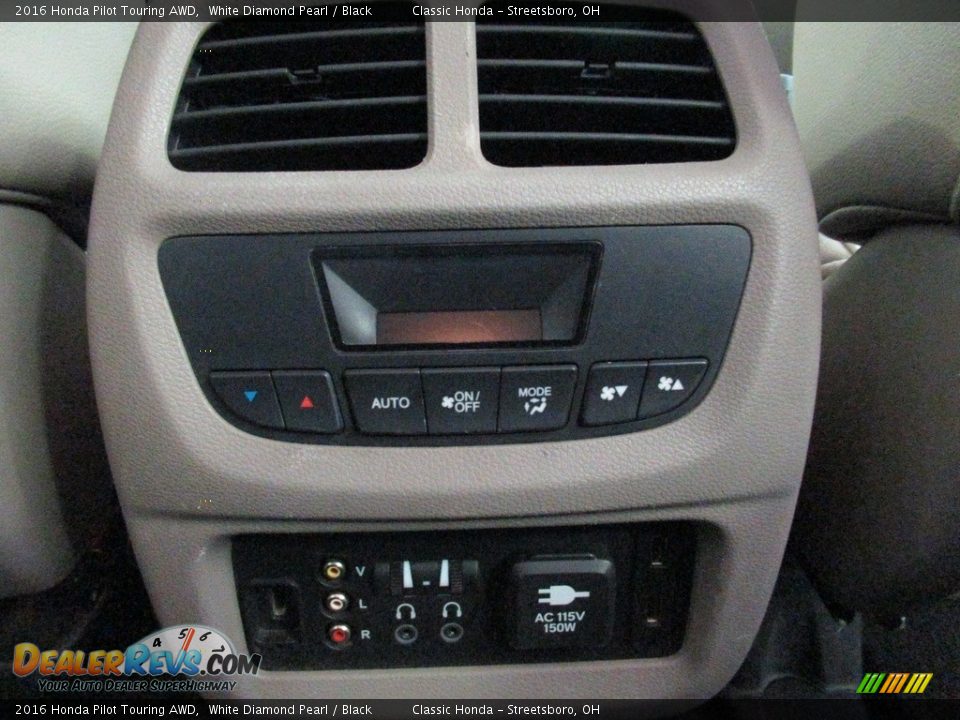 Controls of 2016 Honda Pilot Touring AWD Photo #22