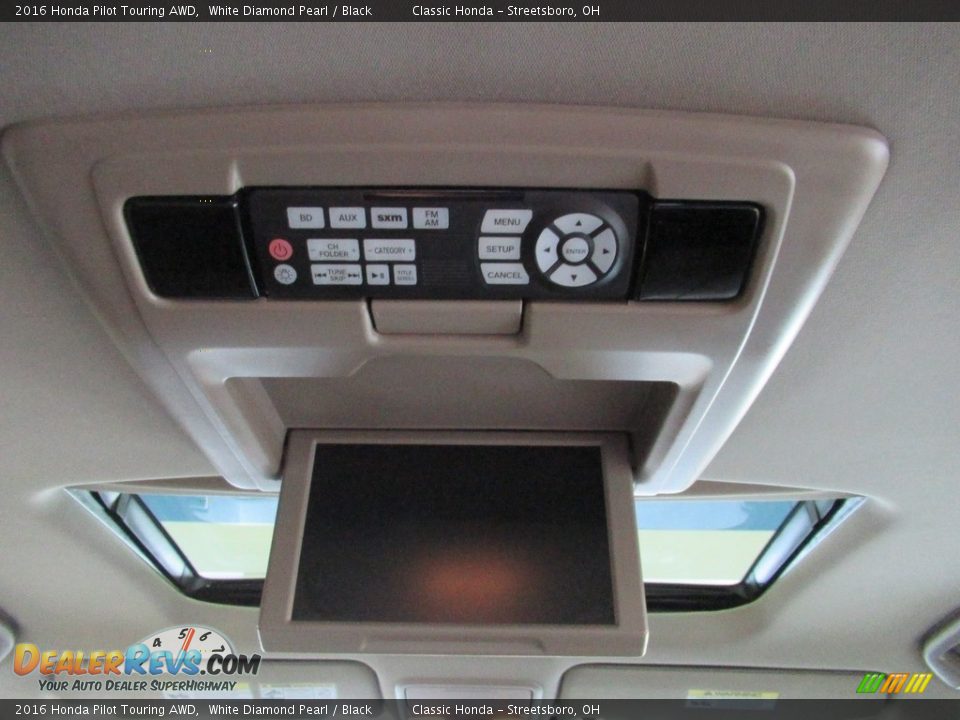 Entertainment System of 2016 Honda Pilot Touring AWD Photo #23