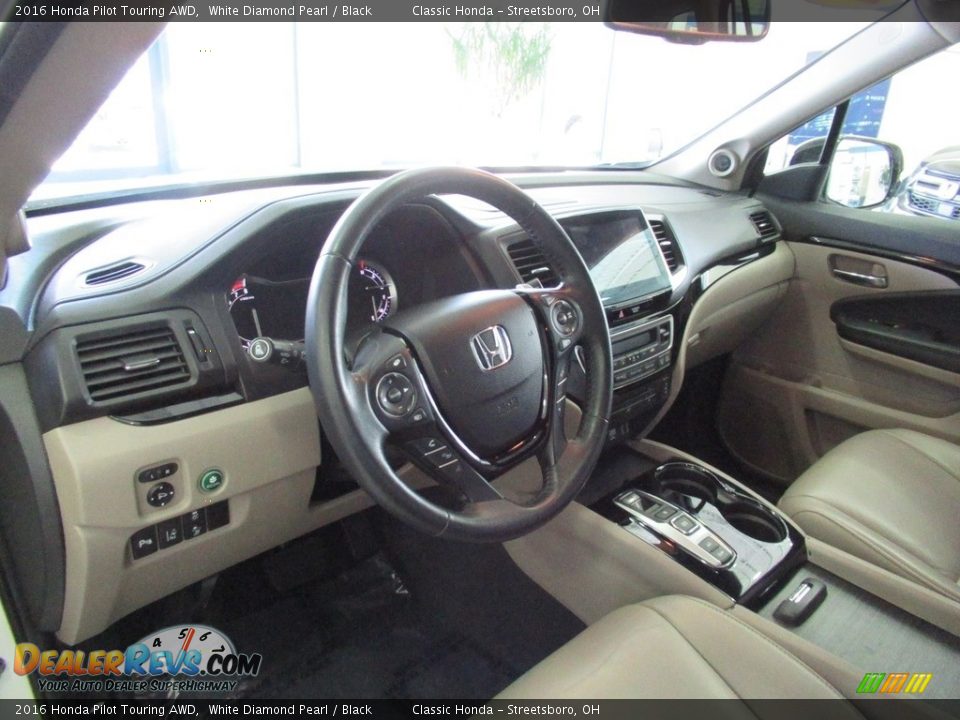 Dashboard of 2016 Honda Pilot Touring AWD Photo #31