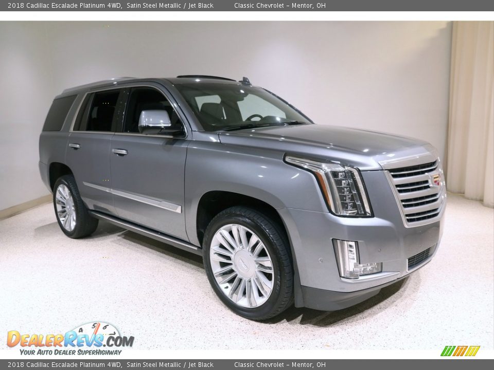 Front 3/4 View of 2018 Cadillac Escalade Platinum 4WD Photo #1