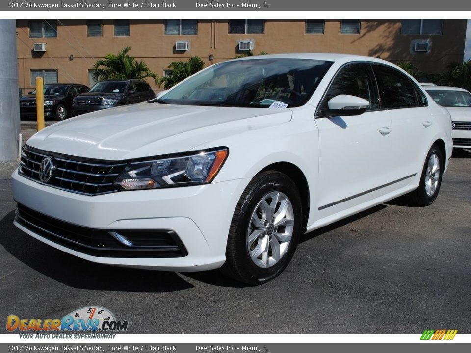 2017 Volkswagen Passat S Sedan Pure White / Titan Black Photo #5